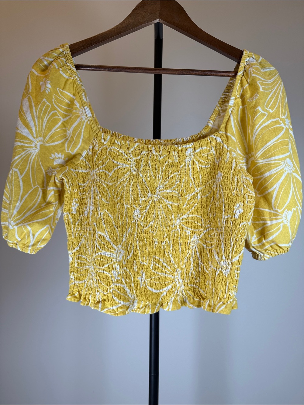 Universal Thread Linen Blend Yellow Floral Smocked Square-Neck Crop Top | Size M